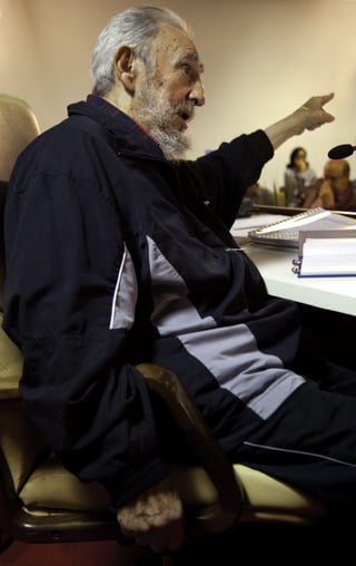 Fidel Castro, reflexionó con los intelectuales durante nueve horas y los llamó a jugar un rol 'activo'.