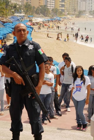 Playas mexicanas. Miles de vacacionistas eligen Guerrero.