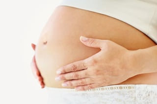 Los métodos de fertilización podrían estar relacionados a defectos congénitos en el bebé, proponen expertos. INGIMAGE