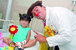 Sonrisas. José Hipólito Yáñez Adame forma parte del grupo Médicos de la Risa. Su misión es acompañar a los pacientes de los hospitales para que no se sientan solos en el proceso de su enfermedad.