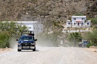 Se van. Ejército y corporaciones policiacas abandonan accesos de la mina La Platosa.