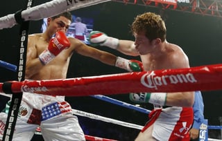 El boxeador mexicano Saúl “Canelo” Álvarez se impuso por nocaut técnico al retador estadounidense Josesito López, en pelea en el MGM Grand de Las Vegas, Nevada. (AP)