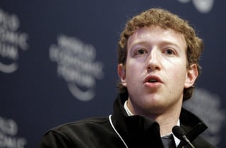La fortuna de Zuckerberg cayó 8,100 millones de dólares, lo que originó que pasara de ocupar el puesto 14 de la lista a ser enumerado en el lugar 36. ARCHIVO