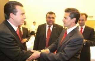 En Twitter. En su perfil de la red social, Moreira tenía esta foto con Enrique Peña Nieto.