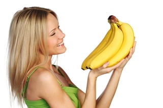 Las azúcares del plátano neutralizan la acidez de otros alimentos y recubren las paredes del estómago, previniendo la formación de úlceras. INGIMAGE
