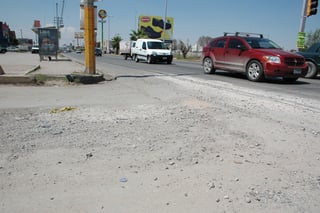 Afectado. El bulevar Diagonal Las Fuentes es uno de los que más daños registran en el pavimento.