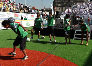 Durante la inauguración 'dominadores' de balón dieron su show, mostrando sus habilidades con el balón. Inauguran la Homeless Cup en México