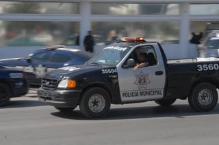 Recorridos. Los policías municipales mantienen la vigilancia en el corredor comercial del Independencia para prevenir los robos.