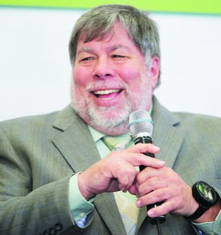 Falta impulso para crear. Primera vez. Stephen Gary Wozniak, cofundador de Apple, rindió rueda de prensa y conferencia magistral ayer en el Centro Bicentenario. (EL SIGLO DE TORREÓN / León Carmelo Alvarado)