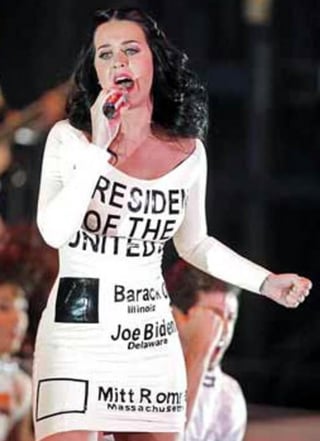 La cantante Katy Perry hizo de la moda su mejor aliada para expresar su preferencia electoral.