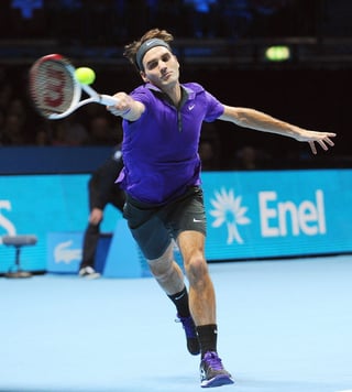 El tenista suizo Roger Federer hizo valer su condición de favorito. (EFE)