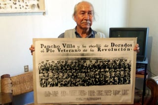 Nostalgia. Javier Vargas recuerda a sus familiares, que pelearon junto al general Villa en la Revolución.