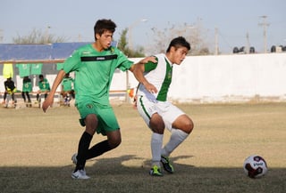 La Nueva Ola Verde de San Isidro le ganó ayer por un gol a cero al equipo Futbol Premier de Chihuahua, ligando su tercer triunfo consecutivo del torneo. Ola Verde liga su tercer triunfo