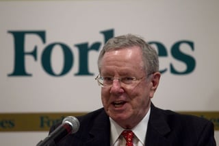 Análisis económico.  El hombre de negocios americano Steve Forbes  sugirió a México una devaluación del peso.