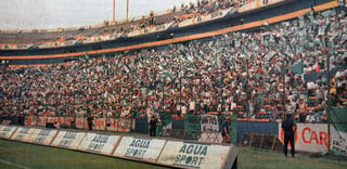 Así lucía el Estadio Universitario de Monterrey el 29 de abril de 1995, cuando unos 15 mil laguneros 'conquistaron' el 'Volcán'. (Fotografía de Ramón Sotomayor)
