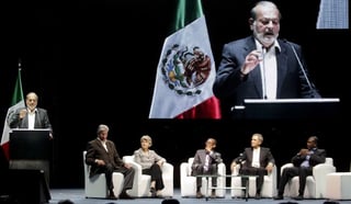 Tecnología. Carlos Slim inauguró ayer la Aldea Digital en la ciudad de México.