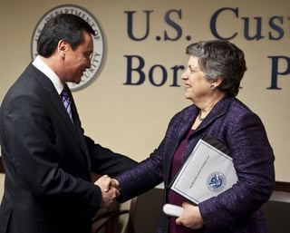 EU. El secretario de Gobernación, Miguel Ángel Osorio Chong, sostuvo una reunión de trabajo con la secretaria de Seguridad Interna de los Estados Unidos, Janet Napolitano.