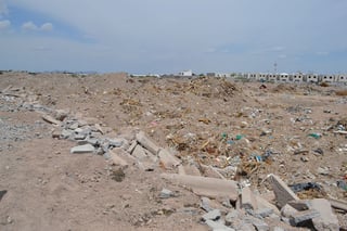 Tiraderos fuera de control. Diariamente se dejan escombros de construcciones en toda la región sobre terrenos al aire libre.