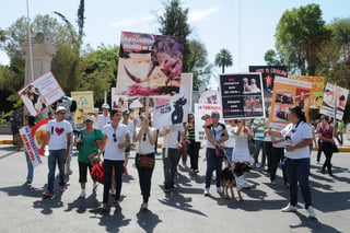 Asisten. Fueron alrededor de cien personas las que asistieron a esta
marcha por la exigencia de derechos de protección animal.