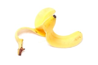 Bilgin señala que el bioplástico se produce normalmente a partir de patatas, pero que la cáscara de plátano es igualmente rica en almidón, y además es uno de los desechos más comunes de la industria alimentaria. ARCHIVO