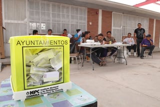 Participación. Al cierre de las casillas, se observaba en las urnas en Torreón un número considerable de papeletas.