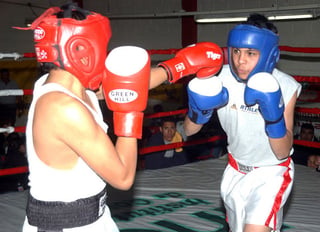 Buenos combates en diferentes categorías y divisiones se presencian en el Centro Deportivo Ferrocarrilero de Gómez Palacio. Otra fecha del torneo de box amateur