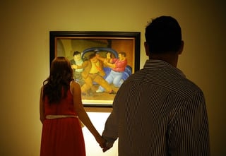 Concurrida. La exposición 'Testimonio de la barbarie' del artista colombiano Fernando Botero abrió sus puertas anoche en el Museo Arocena, a donde asistieron cientos de laguneros para ver la obra del artista.