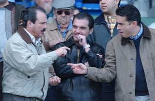 Enrique Martínez (izq.), Carlos Ahumada y Guillermo Anaya en 2004. (Archivo)