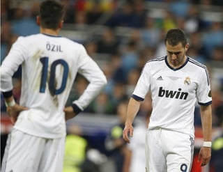 Algunos jugadores molestos son Mesut Özil, Ángel Di María y Benzema, por el tema del sueldo. (Archivo)