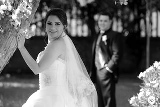   Captados en una fotografía de estudio el día de su boda: Adriana Elisa Goitia Sánchez y Francisco Javier Meraz Rodríguez.
