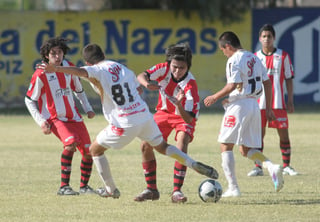 Los Halcones FC de Lerdo vencieron ayer a los Meloneros de Matamoros por dos goles a uno en Ciudad Lerdo. Halcones Lerdo vencen 2-1 a Meloneros