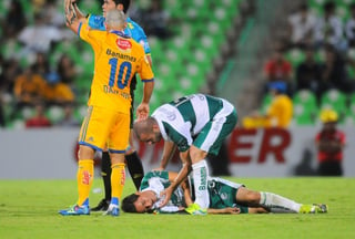 El defensa lateral izquierdo Osmar Mares presenta una triple lesión como consecuencia de la aparatosa caída que sufrió en el partido contra Tigres. Osmar Mares tiene triple lesión