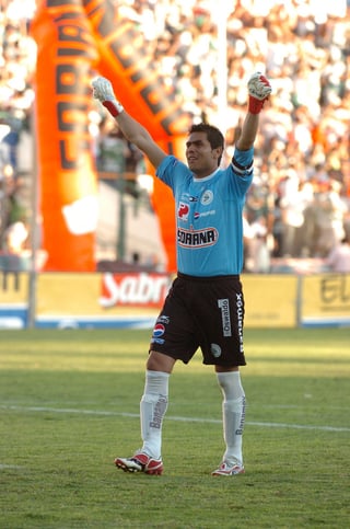 Oswaldo Sánchez cumplirá 20 años de haber debutado en Primera División. Oswaldo cumple 20 años en Primera División