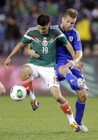 Oribe Peralta tuvo una intensa participación en la concentración de la Selección Mexicana bajo el mando de Miguel Herrera, por lo que no verá acción este sábado ante Jaguares de Chiapas. (AP)