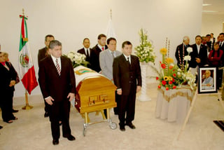 Los presidentes Eduardo Olmos y el electo Miguel Riquelme realizaron una guardia de honor.