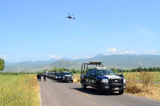 Seguridad. Miles de elementos de las fuerzas federales patrullan caminos del estado de Michoacán.
