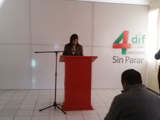 La emoción. Al terminar su discurso, la presidenta del DIF, Angélica Varela de Abdala, dijo gracias a su equipo de trabajo.