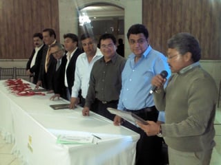 Entregaron reconocimientos a las selecciones de softbol de San Isidro.
