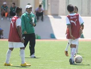 Con gran éxito dio inicio el Segundo Curso-Taller de Capacitación de Entrenadores de Futbol Infantil y Juvenil que se imparte en el Instituto Cumbres.