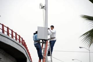 Instalan. Con recursos del Subsemun, comenzó ayer la instalación de algunas de las cámaras del sistema de video-vigilancia.