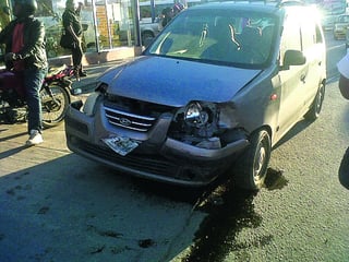 Choque. Los daños materiales en ambos vehículos  fueron de consideración según las autoridades de Tránsito.