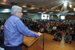 Asamblea. Andrés Manuel López Obrador estuvo ayer en Torreón en donde habló con simpatizantes de Morena. 