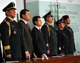 Seguridad. El presidente, Enrique Peña Nieto, en la celebración del Día del Estado Mayor Presidencial en la Residencia oficial de Los Pinos.