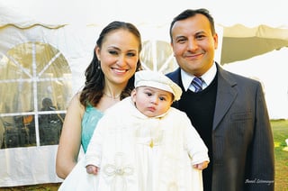 El pequeño Santiago Saúl Pacheco Reyes recibió las aguas bautismales. - Annel Sotomayor Fotografía