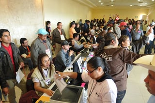 Asamblea. Morena reunió a más de tres mil personas en Torreón para llevar a cabo la asamblea estatal constitutiva.