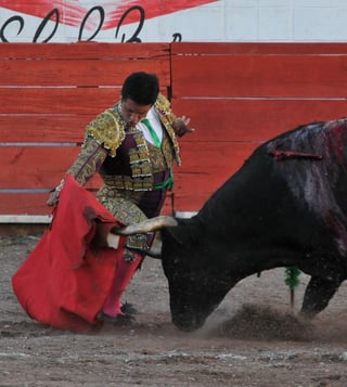 Mario Mora toreó en la Feria de Temoaya, Estado de México, donde ofreció una gran demostración cortando dos orejas a su astado. 