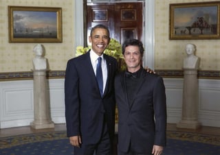 Alejandro Sanz acompañó la noticia con una foto que inmortaliza el encuentro que tuvo con el presidente de Estados Unidos. (Twitter) 