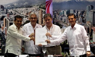 El documento fue firmado por los presidentes Juan Manuel Santos de Colombia, Sebastián Piñera de Chile, Enrique Peña Nieto de México y Ollanta Humala de Perú, en el marco de la cumbre de la Alianza del Pacífico. (EFE)