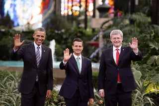 La fotografía oficial de la Cumbre de Líderes de América del Norte fue tomada en el jardín botánico Cosmovitral de Toluca. (EFE) 