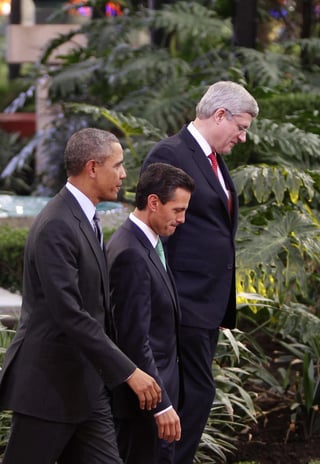 Peña Nieto, Obama y Harper acordaron que sus Gobiernos llevarán a cabo 'consultas periódicas' para revisar los avances en la implementación de los acuerdos alcanzados este miércoles, y anunciaron que su próxima cumbre será en Canadá en 2015. (EFE)